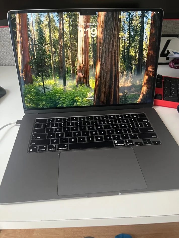 Tirane, shes Laptop Apple MacBook Air 15", M3 (2024) | 8GB RAM | 256GB SSD | Space Gray | 93% Battery
