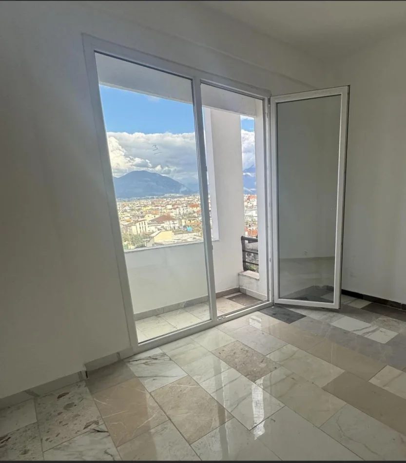 Tirane, shitet apartament 2+1 Kati 2, 115 m² 135.000 € (Terminali)