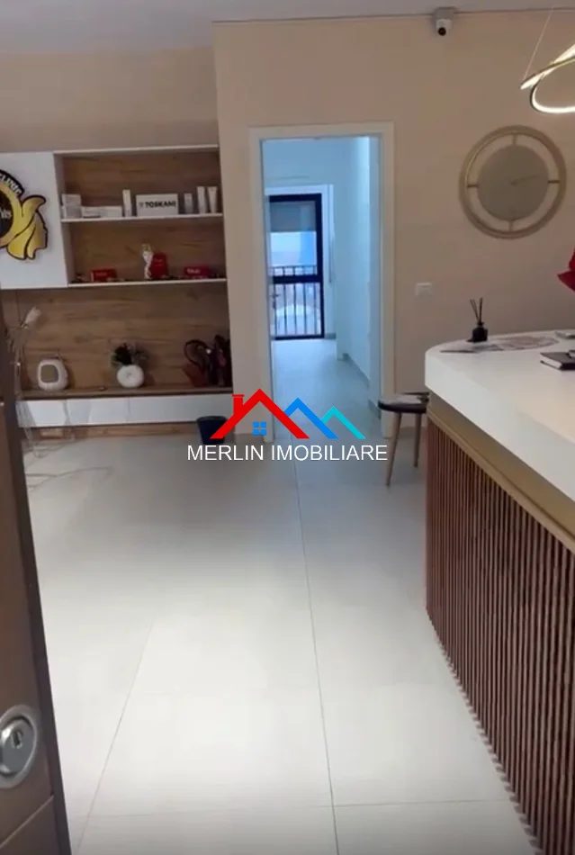 Tirane, jepet me qera ambjent biznesi Kati 8, 116 m² 80,000 LEKE (RRUGA E DIBRES)