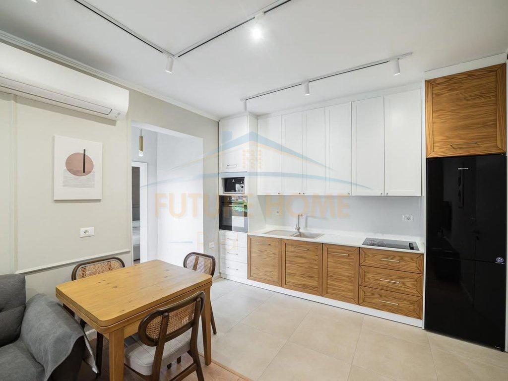 0694738665 Shitet, Apartament 2+1 Pazari i Ri- Optika Roma