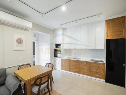 0694738665 Shitet, Apartament 2+1 Pazari i Ri- Optika Roma
