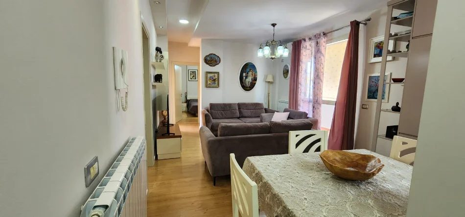 Tirane, shitet apartament 3+1+Ballkon Kati 3, 112 m²