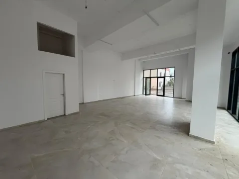 Tirane, jepet me qera ambjent biznesi Kati 1, 112 m² 1.000 € (Astir)
