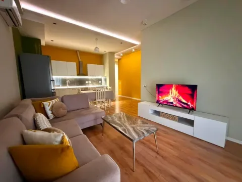 Tirane, jepet me qera apartament 2+1 Kati 1, 92 m² 600 € (KOMPLEKSI GOLDEN PARK)