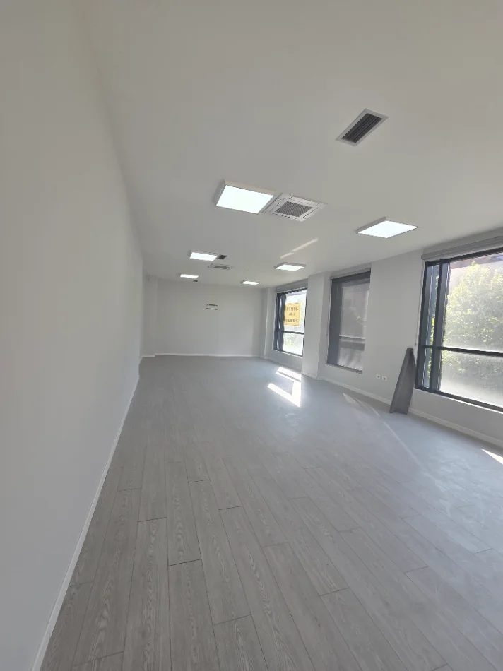 Tirane, jepet me qera apartament Kati 2, 408 m² 500000 leke (Hoxha Tasim)