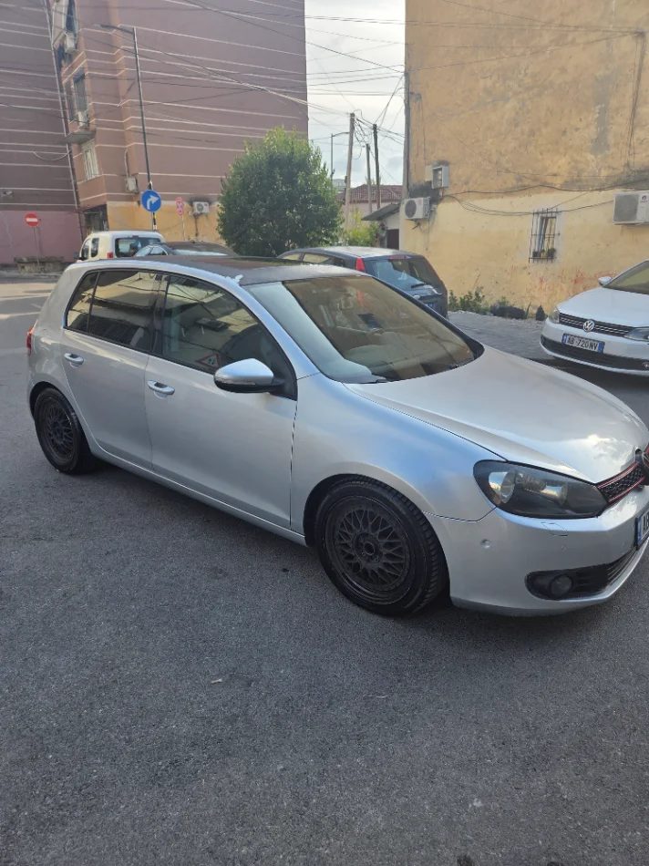 Tirane, shitet makine Golf 6 Nafte, gri metalizato automatik Klima 236.000 km 5.900 €