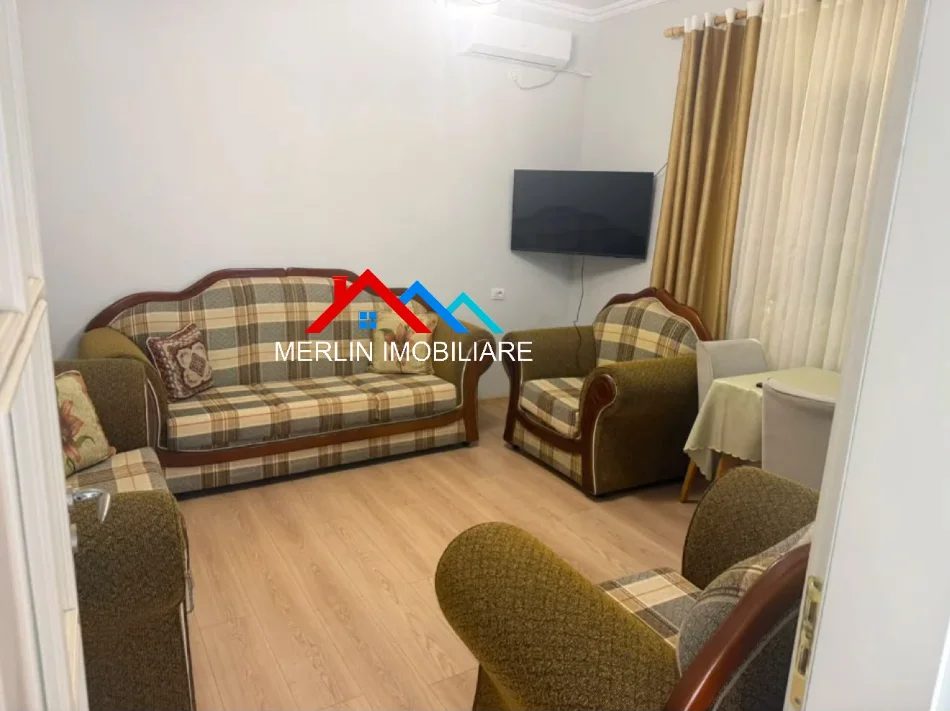 Tirane, jepet me qera apartament 1+1+Ballkon Kati 1, 60 m² 40,000 LEKE (RRUGA KRISTI KONO,PORCELAN)