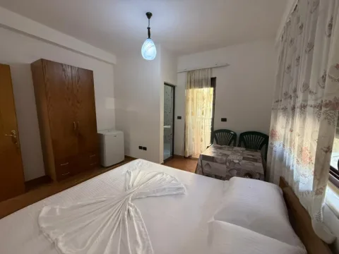 Durres, jepet me qera garsonier Studio Kati 0, 30 m² Vila Ademi 15€/dita (5 min. nga deti ne kembe)