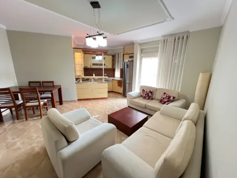 Tirane, jepet me qera apartament 2+1+Ballkon Kati 5, 120 m² 700 € (Tregu Elektrik)