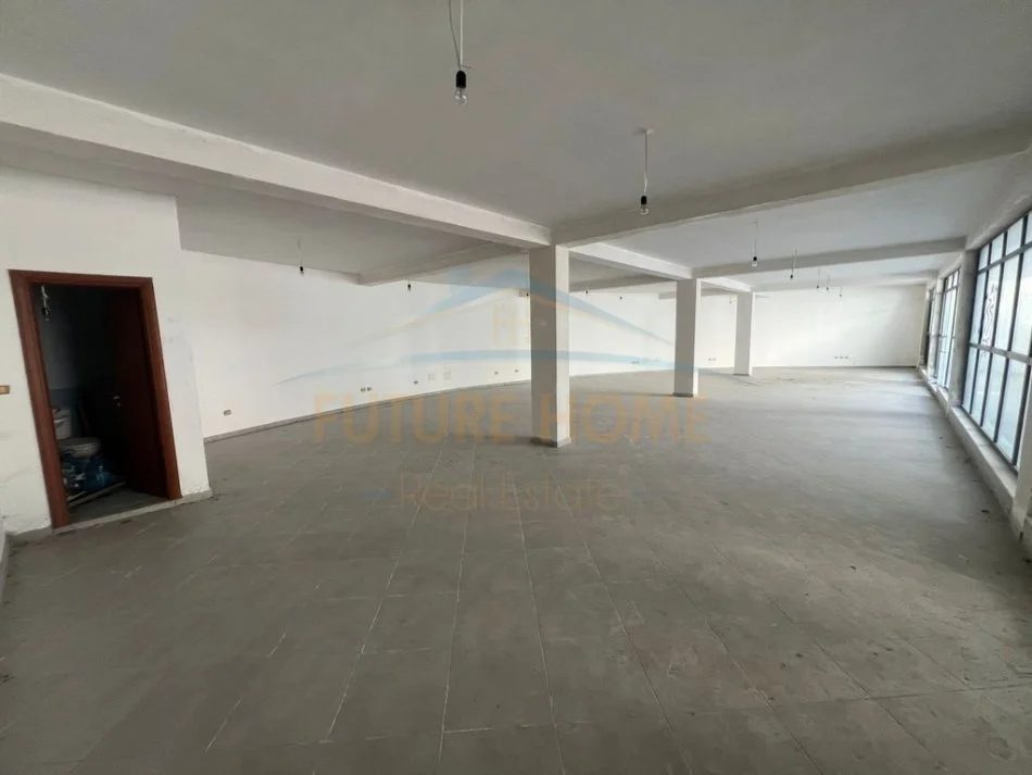 Tirane, shitet ambjent biznesi Kati 0, 186 m² 370.000 € (Liqeni i Thatë)