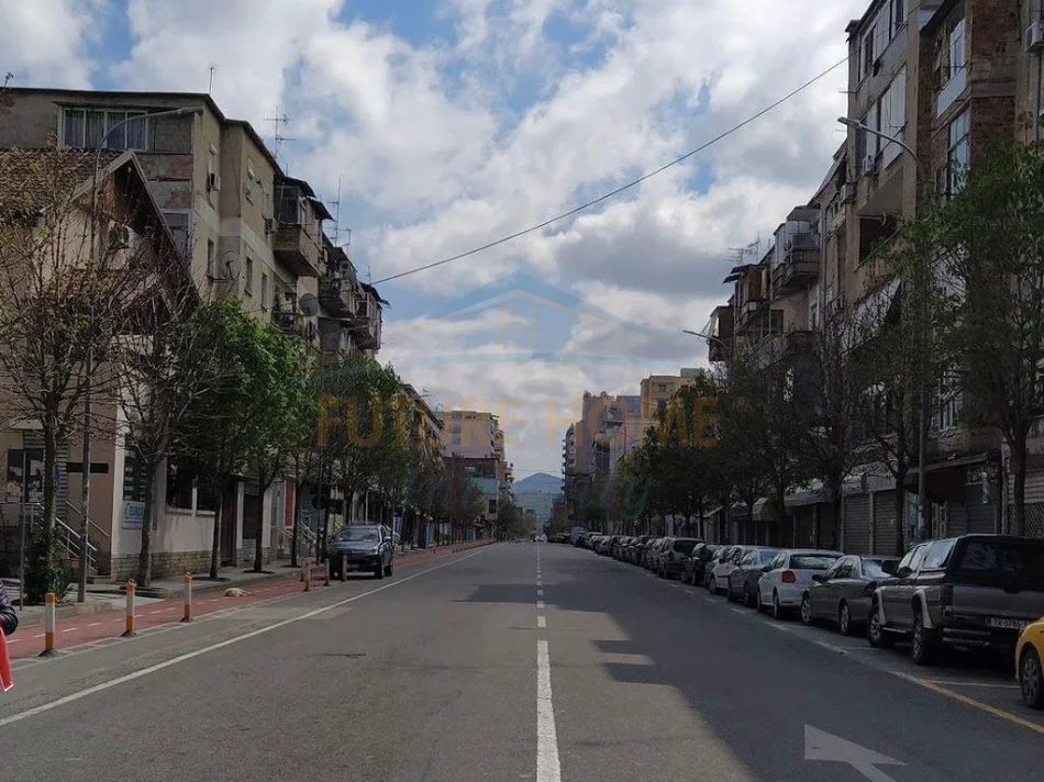 Tirane, shitet ambjent biznesi Kati 0, 44 m² 130.000 € (Rruga e Barrikadave)