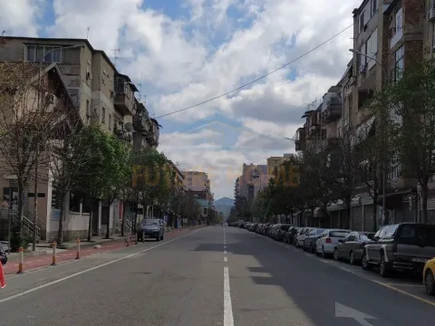 Tirane, shitet ambjent biznesi Kati 0, 44 m² 130.000 € (Rruga e Barrikadave)