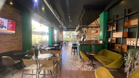 Tirane, jepet me qera ambjent biznesi Kati 0, 200 m² 1.000 € (Rruga Jordan Misja)