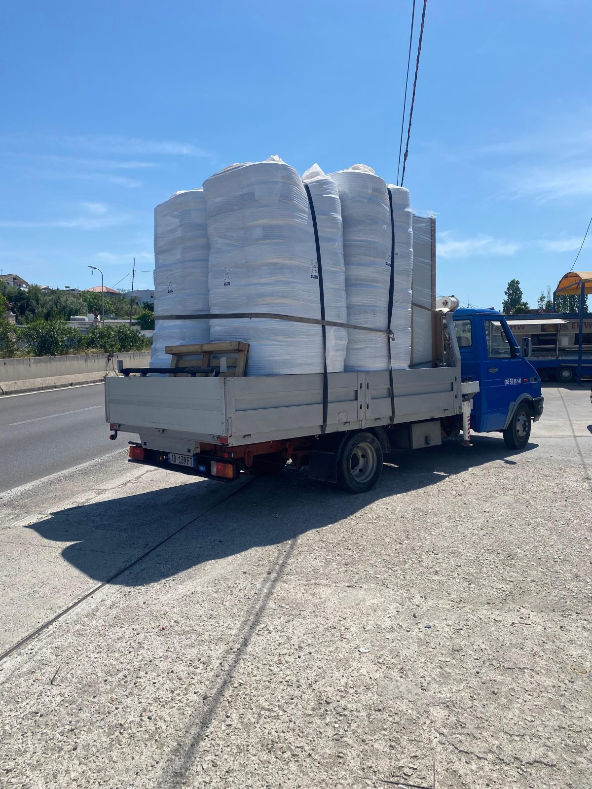 Transporte me kamjon dhe kamjonçine