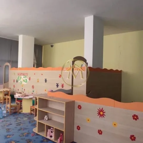 Tirane, shitet ambjent biznesi Kati 0, 110 m² 150.000 Euro (Fresku)