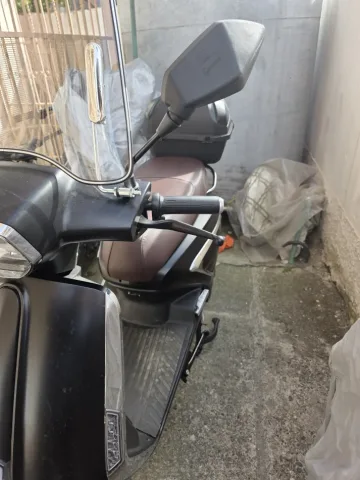 Shqiperi, shes Scooter Super Vespa Elektrik , e zeze 200 km 1.250 €