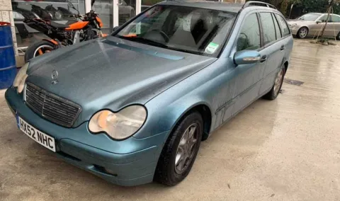 Shiten pjese kembimi per Mercedes-Benz