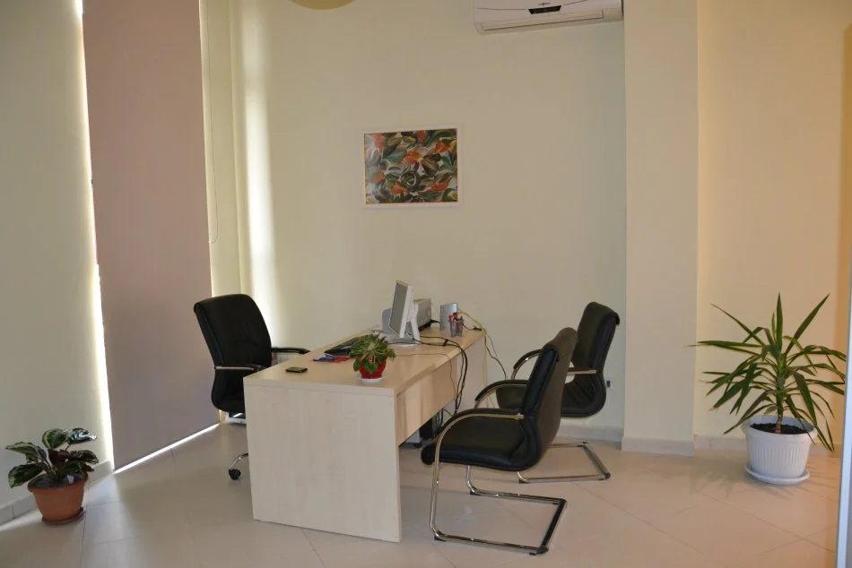 Tirane, shes ambjent biznesi Kati 1, 40 m² 124.000 € (Rr. Riza Cerova)