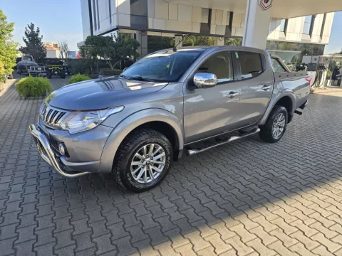 Pick-Up Mitsubishi L 200 2,4 TDI 2017 Nafte, gri e erret manuale Klima 112.000 km 17000 €