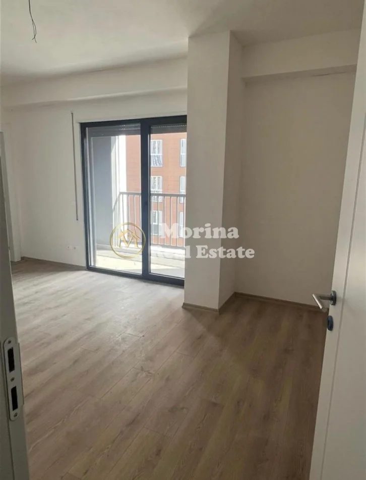 Tirane, jepet me qera ambjent biznesi Kati 3, 116 m² 700 € (Rruga Jordan Misja)