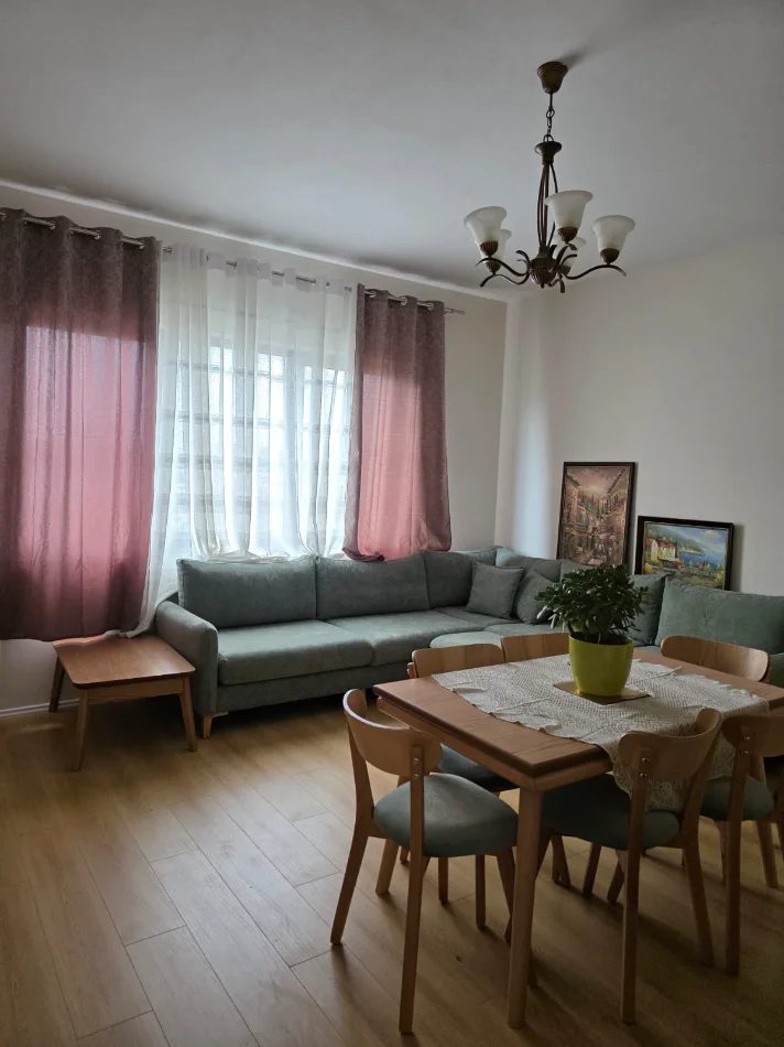 Tirane, jepet me qera apartament 1+1 Kati 4, 74 m² 800 € (VASIL SHANTO)