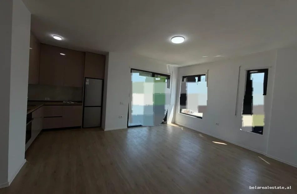 Tirane, jepet me qera zyre Kati 8, 120 m² 690 € (5 Maji)