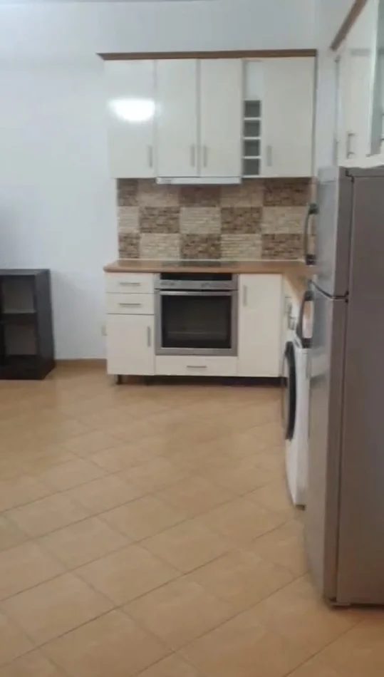 Tirane, jepet me qera apartament 1+1 Kati 3, 70 m² 450 € (Selitë)