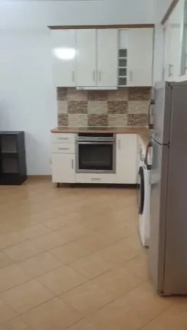 Tirane, jepet me qera apartament 1+1 Kati 3, 70 m² 450 € (Selitë)