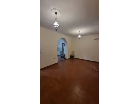 Tirane, shitet apartament 3+1+Ballkon Kati 2, 116 m² 240.000 € (Rruga e Kavajës)