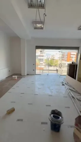 Tirane, jepet me qera ambjent biznesi Kati 1, 160 m² 1.500 € (Komuna e Parisit)