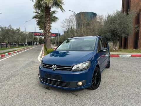 Tirane, shes makine VOLKSVAWGEN TOURAN FULL PANORAMA 2.0 Nafte, blu e errët automatik Klima