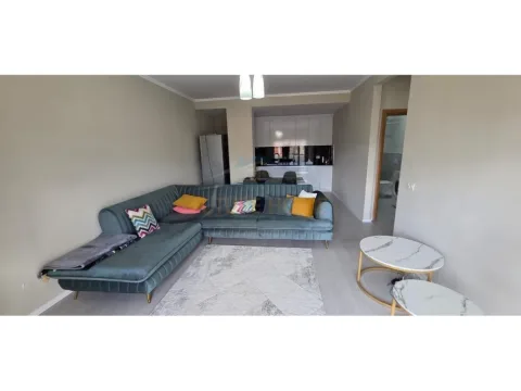 Tirane, shitet apartament 1+1+Ballkon Kati 1, 75 m² 172.500 € (Liqeni Thate)