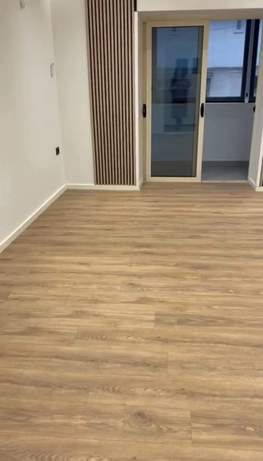 Tirane, jepet me qera ambjent biznesi Kati 1, 75 m² 700 € (Vasil Shanto)
