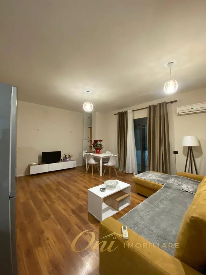 Tirane, jepet me qera apartament 1+1 Kati 3, 70 m² 450 € (LAPRAKE)