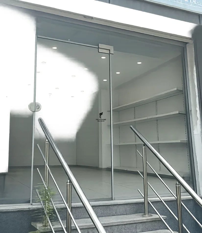 Tirane, jepet me qera dyqan Kati 0, 30 m² 700 € (RRUGA E DIBRES)