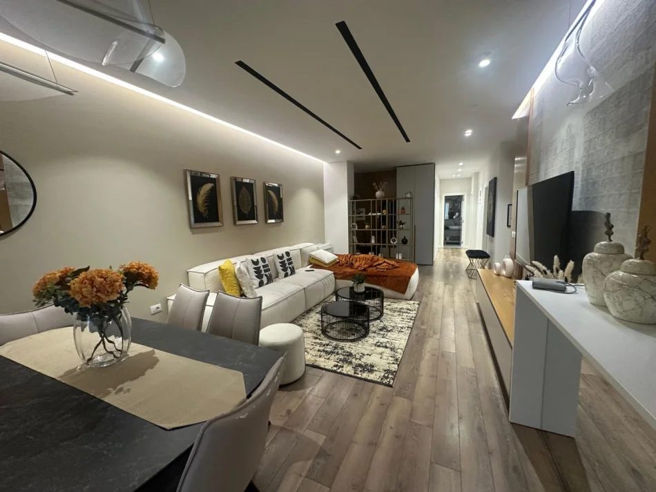 Tirane, jepet me qera apartament 3+1 Kati 4, 167 m² 2.300 € (Rruga e Kosovareve)