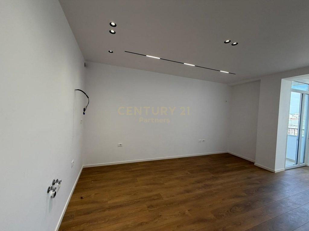 JAPIM ME QIRA APARTAMENT 1+1 TE 21-DHJETORI (JEPET I MOBILUA