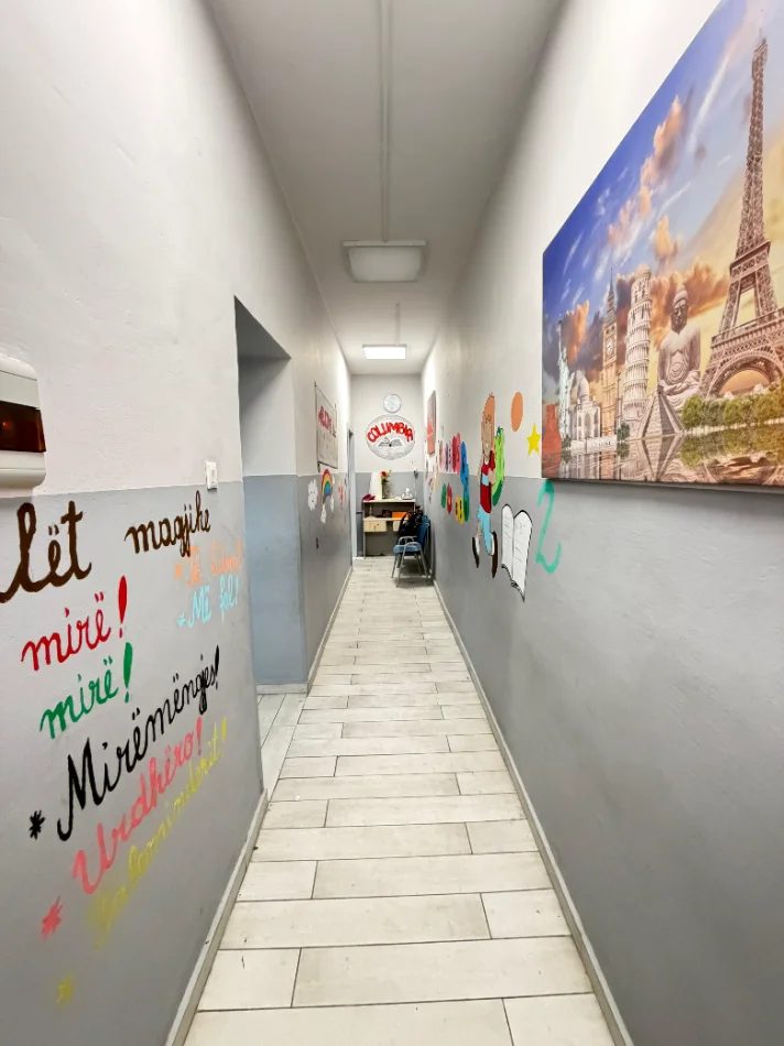 Tirane, jepet me qera ambjent biznesi Kati 3, 100 m² 780€ (BLLOK PRANE LSI)