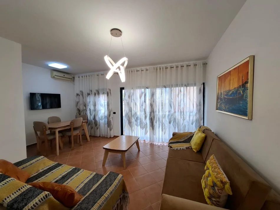 Tirane, jepet me qera apartament 2+1 Kati 3, 115 m² 700 € (RRUGA E KAVAJES)