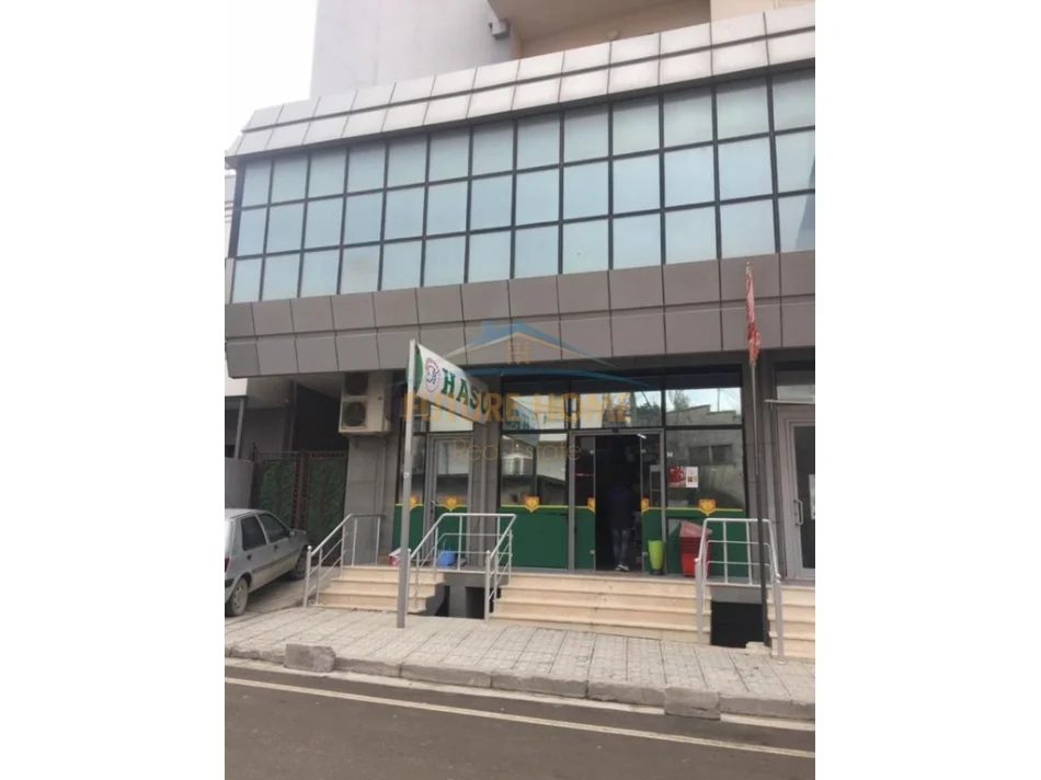 Vlore, shitet ambjent biznesi Kati 1, 135 m² 120.000 € (Vlorë, pran Bashkisë)