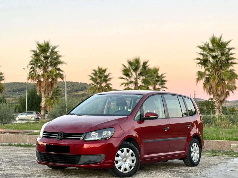 Lushnje, shitet makine Touran Nafte, e kuqe manuale Kondicioner 22.001 km 5.300 €