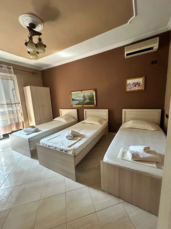 Tirane, jepet me qera apartament 1+1 Kati 1, 80 m² 500 € (Rruga e Dibres)