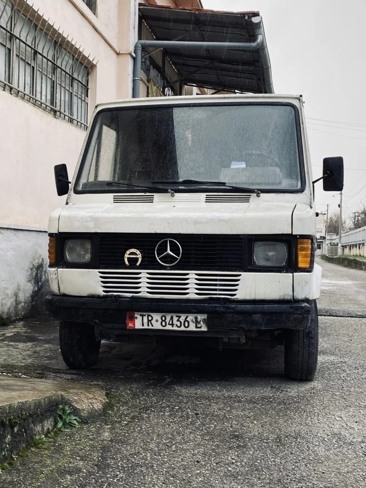 Tirane, shes Furgon Benz Nafte, e bardhë manuale Kondicioner 350.000 km 2.400 €