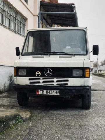 Tirane, shes Furgon Benz Nafte, e bardhë manuale Kondicioner 350.000 km 2.400 €