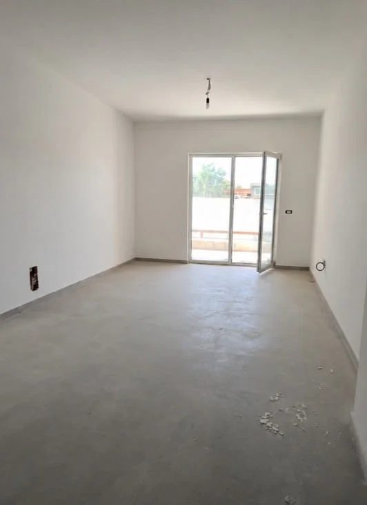 Tirane, jepet me qera zyre Kati 1, 94 m² 780 € (Rruga Dritan Hoxha)