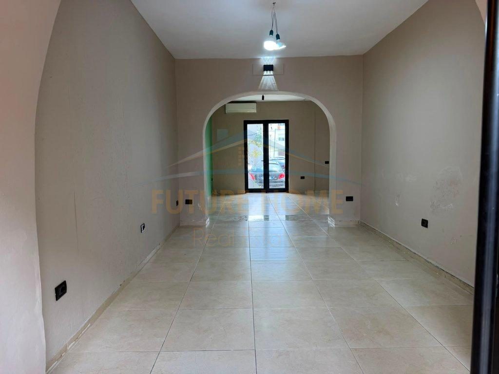 0696044423,Qera, Ambient Biznesi,Lagjia 17,Durres