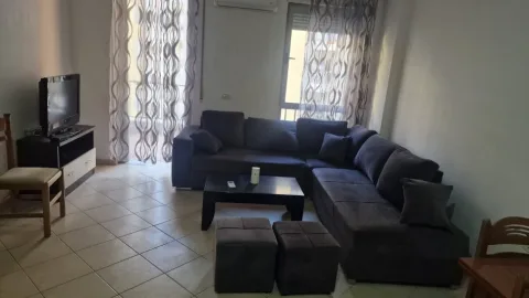 Tirane, jepet me qera apartament 2+1 Kati 3, 90 m² 55.000 Lek (Ish Parku tek Rruga e Kavajes perballe Delijorgjit)