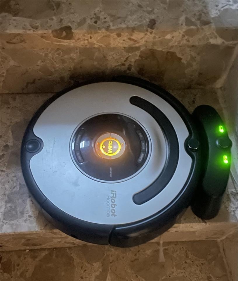 iRobot Roomba 560 – Vacuum Cleaning Robot, ne gjendje te mir
