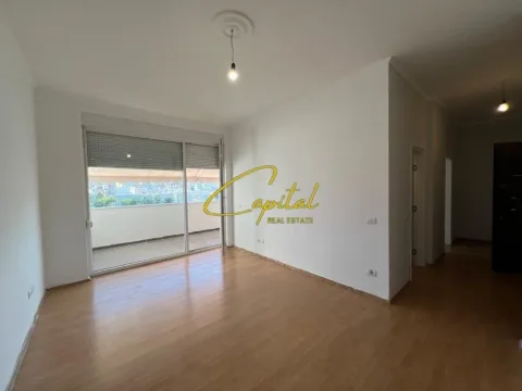 Tirane, jepet me qera ambjent biznesi Kati 8, 70 m² 700 € (21 DHJETORI)