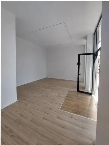 Tirane, jepet me qera dyqan Kati 0, 55 m² 1.200 € (PROKURORIA)